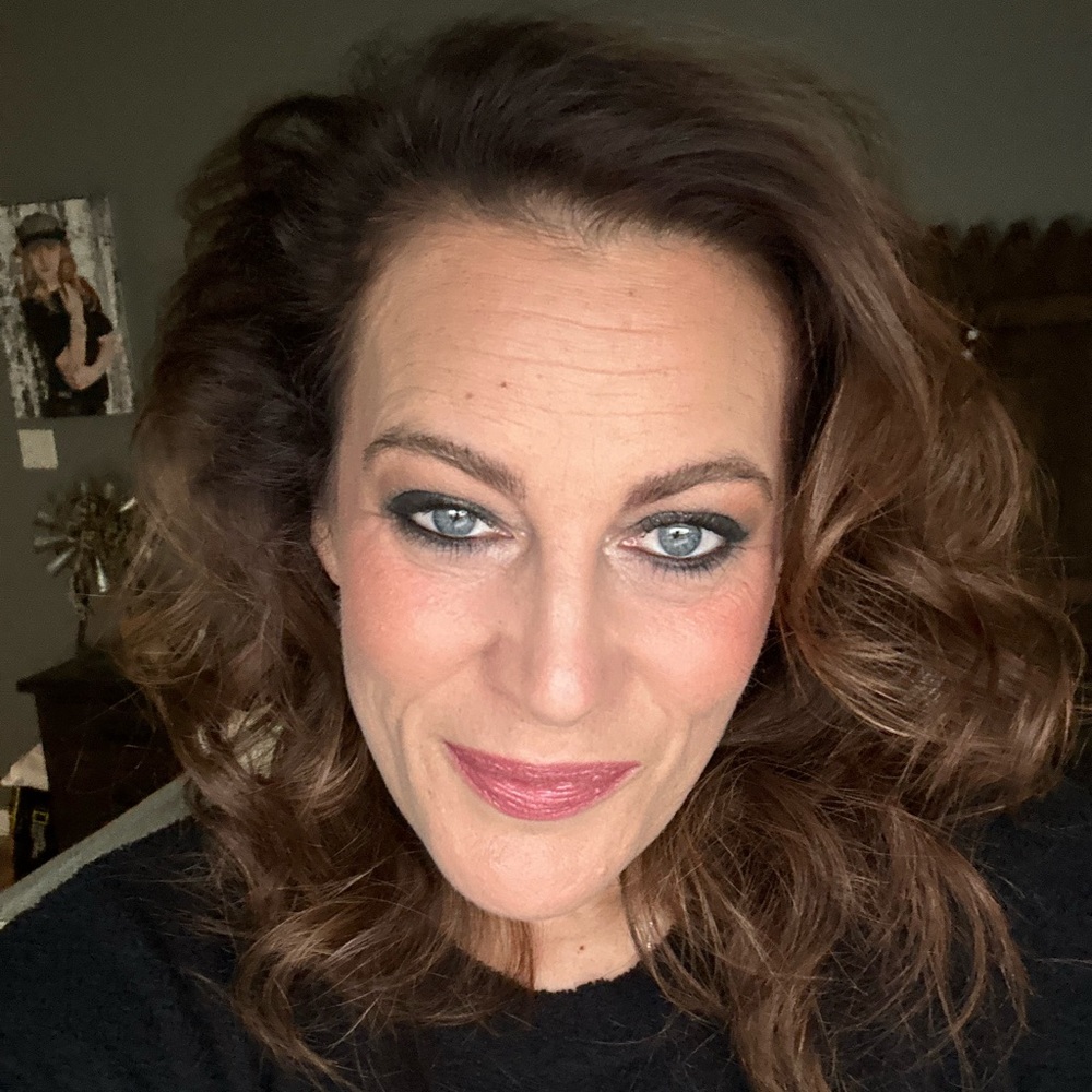 Meet your Posher, Alisa